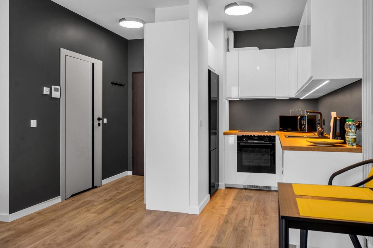 Lotnisko Chopina Modern Studio Warszawa Exteriör bild